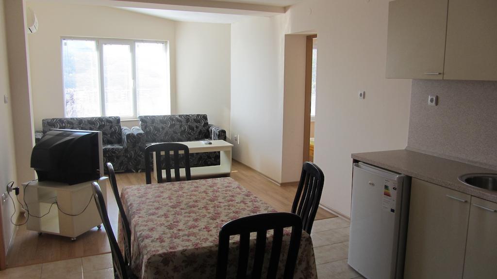Apartments Bizone Kavarna Szoba fotó